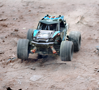 Coche RC Off-Road 1:18 Alta Velocidad – Carrocería PVC Resistente y 2.4GHz